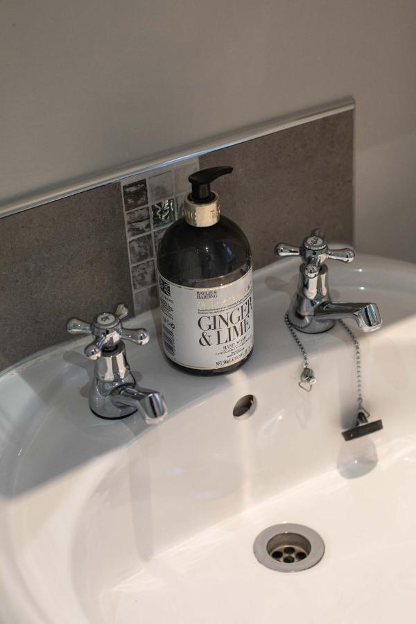Refurbished Home, 8 Mins To Cc Belfast Eksteriør billede